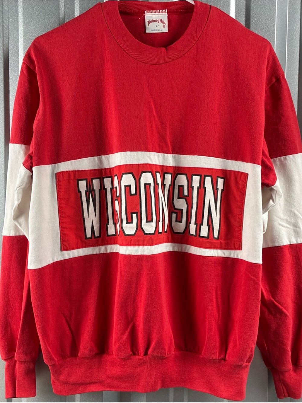 Vintage 90s Nutmeg Mills University of Wisconsin Badgers Crewneck USA Sweatshirt
